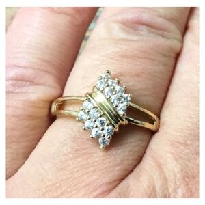 Beautiful New Gold Crystal Ring